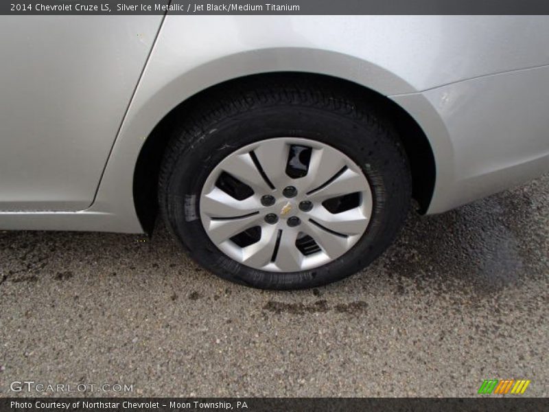 Silver Ice Metallic / Jet Black/Medium Titanium 2014 Chevrolet Cruze LS