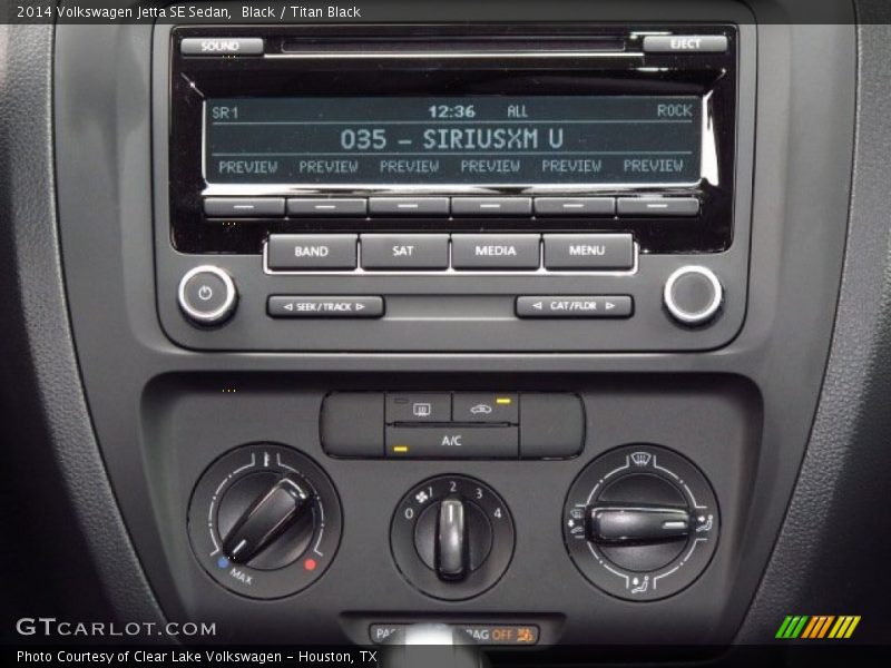 Controls of 2014 Jetta SE Sedan