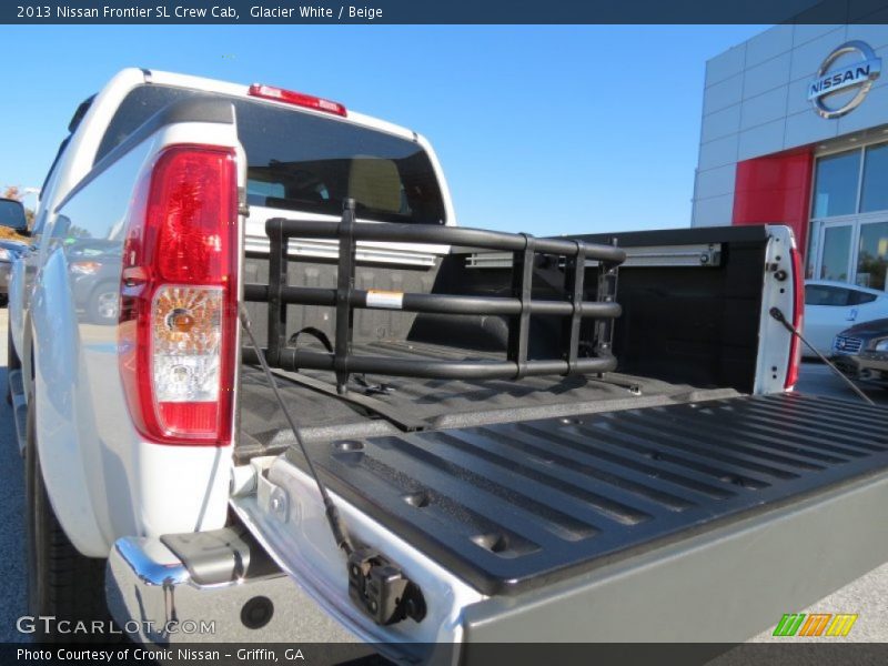Glacier White / Beige 2013 Nissan Frontier SL Crew Cab