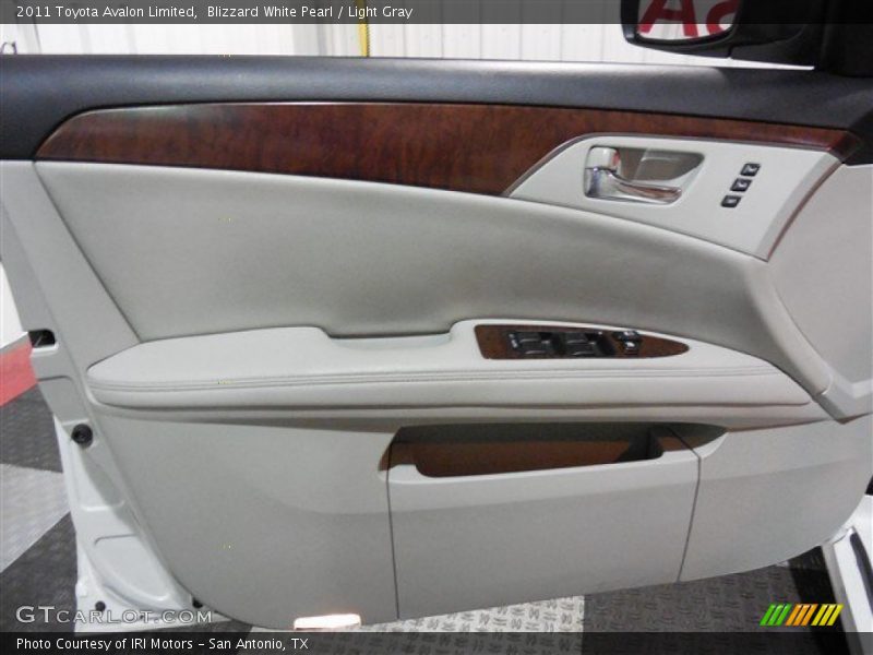 Blizzard White Pearl / Light Gray 2011 Toyota Avalon Limited
