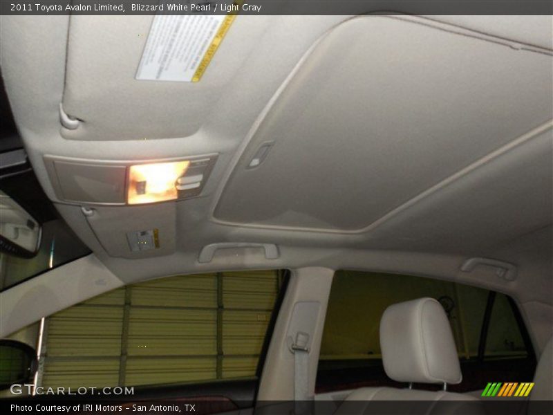Blizzard White Pearl / Light Gray 2011 Toyota Avalon Limited