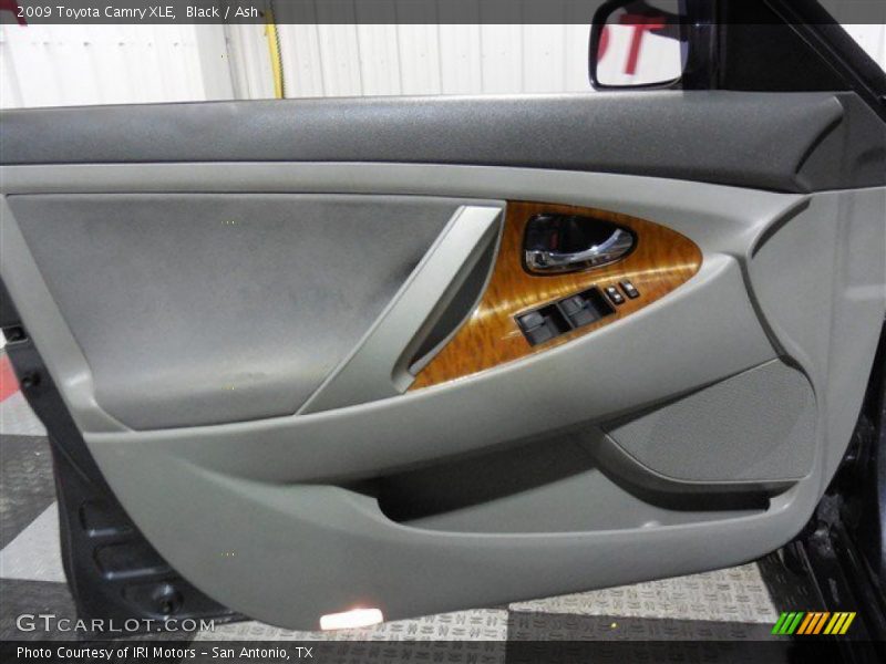 Black / Ash 2009 Toyota Camry XLE
