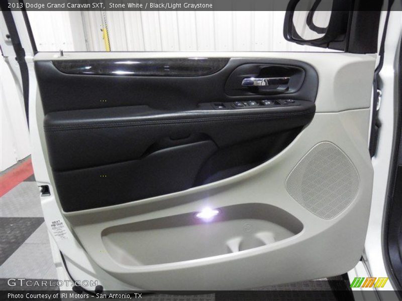 Stone White / Black/Light Graystone 2013 Dodge Grand Caravan SXT