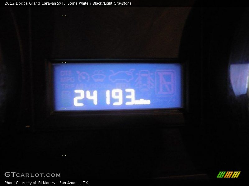 Stone White / Black/Light Graystone 2013 Dodge Grand Caravan SXT