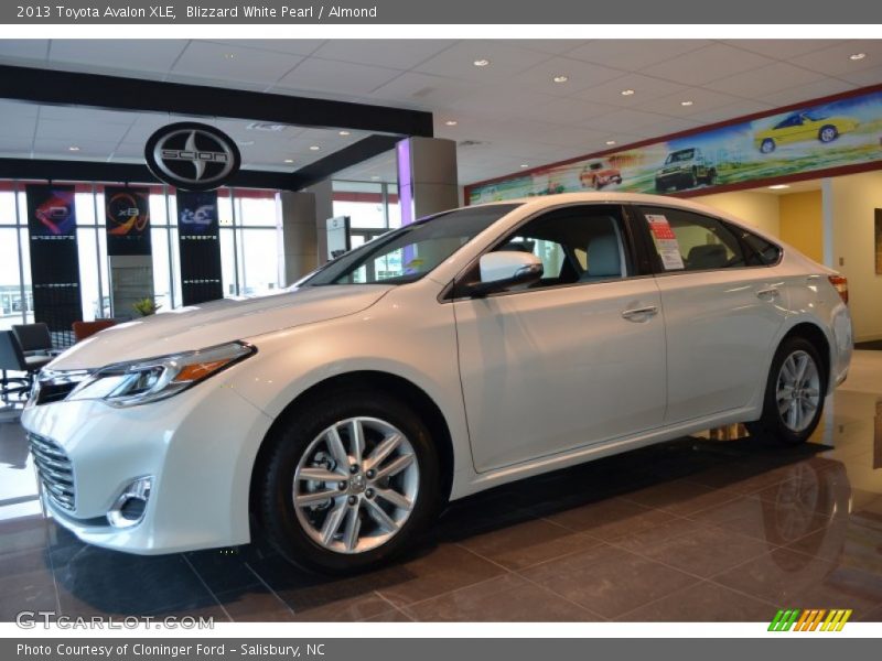 Blizzard White Pearl / Almond 2013 Toyota Avalon XLE
