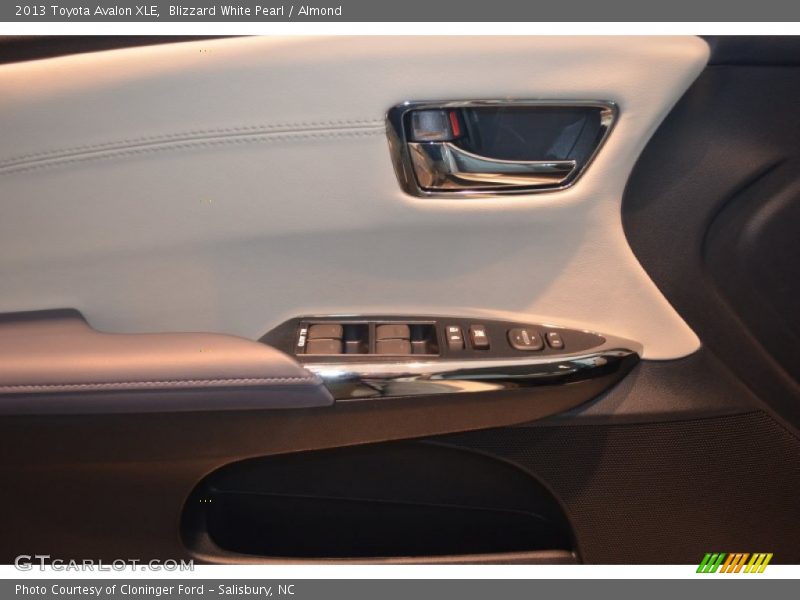 Blizzard White Pearl / Almond 2013 Toyota Avalon XLE