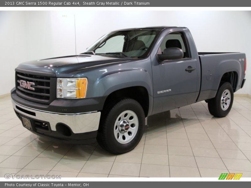 Front 3/4 View of 2013 Sierra 1500 Regular Cab 4x4