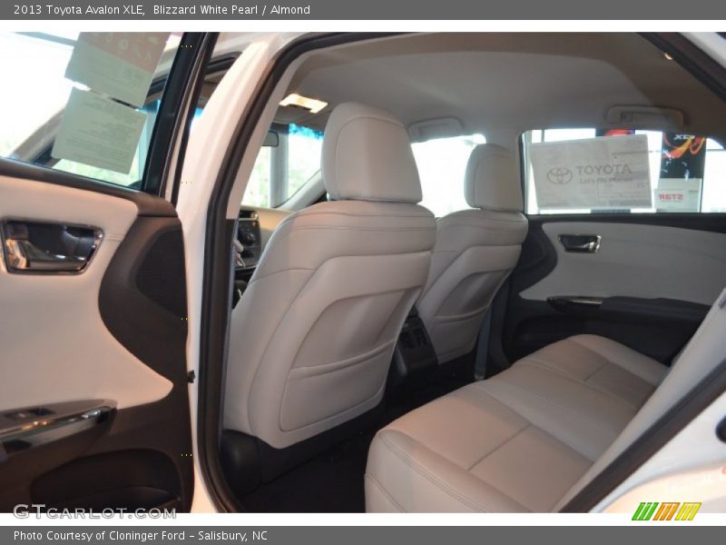 Blizzard White Pearl / Almond 2013 Toyota Avalon XLE