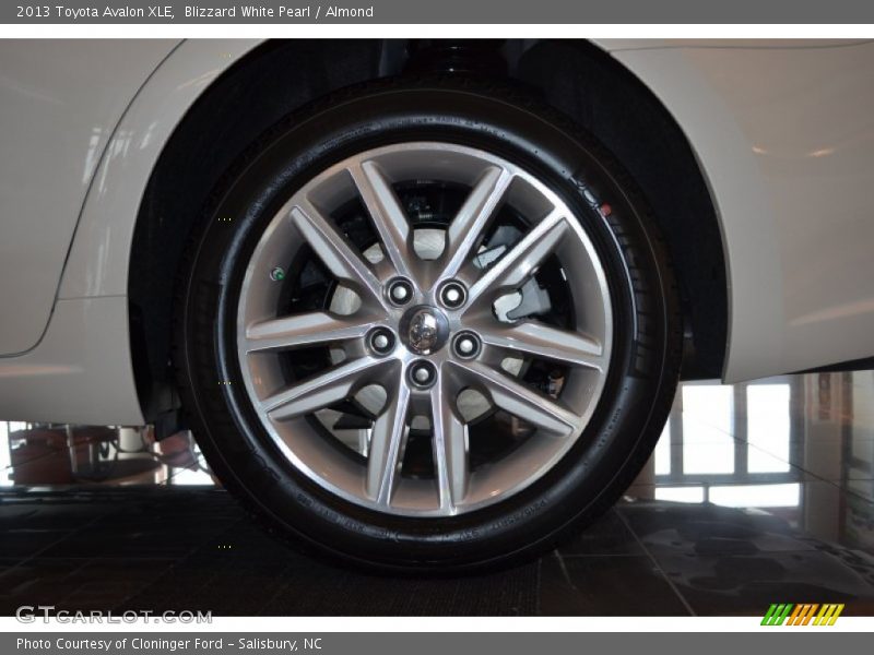 Blizzard White Pearl / Almond 2013 Toyota Avalon XLE