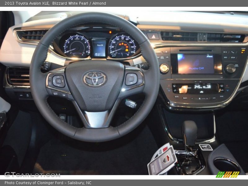Blizzard White Pearl / Almond 2013 Toyota Avalon XLE