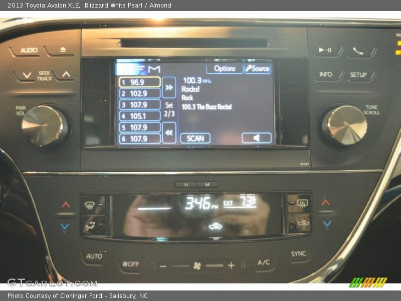 Blizzard White Pearl / Almond 2013 Toyota Avalon XLE