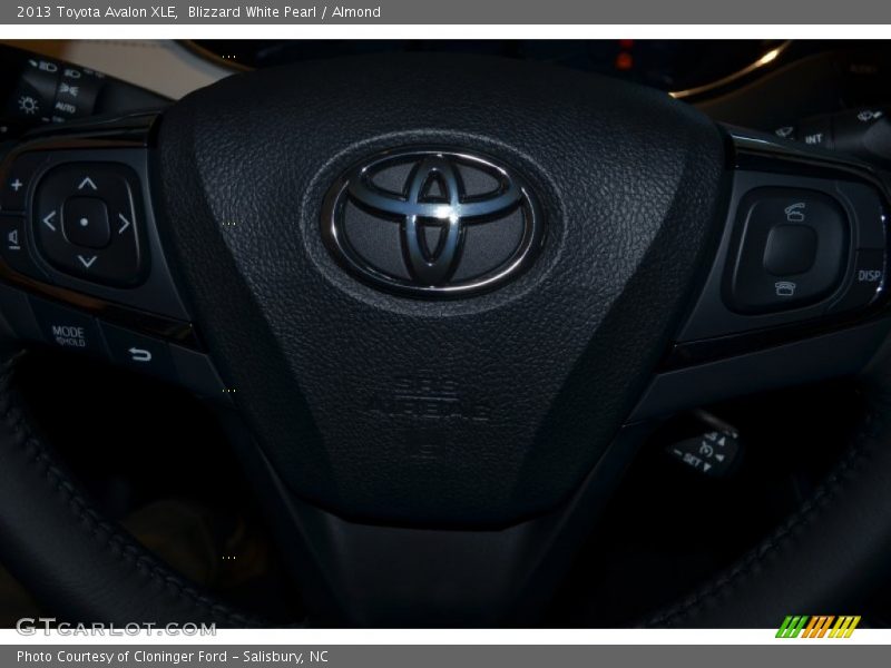 Blizzard White Pearl / Almond 2013 Toyota Avalon XLE