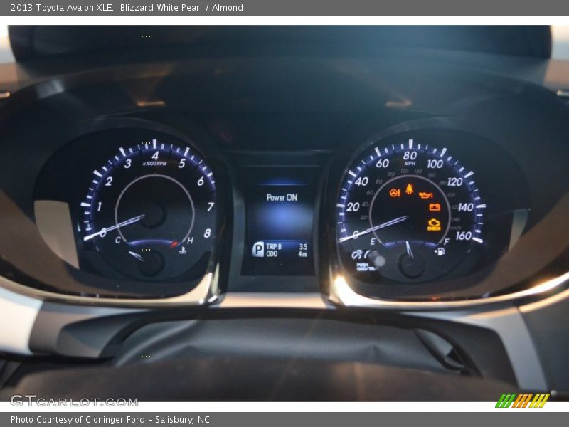 Blizzard White Pearl / Almond 2013 Toyota Avalon XLE