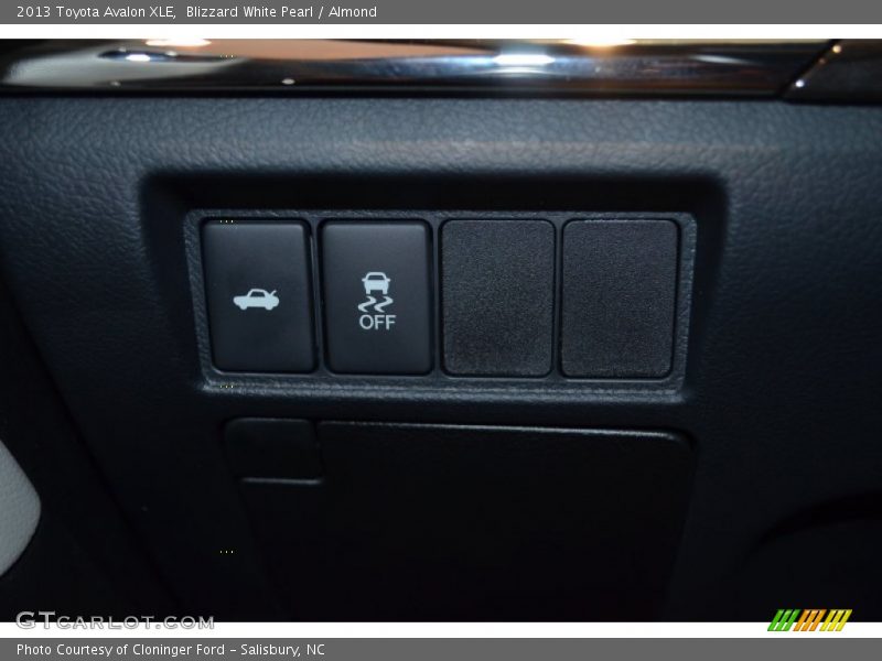 Blizzard White Pearl / Almond 2013 Toyota Avalon XLE