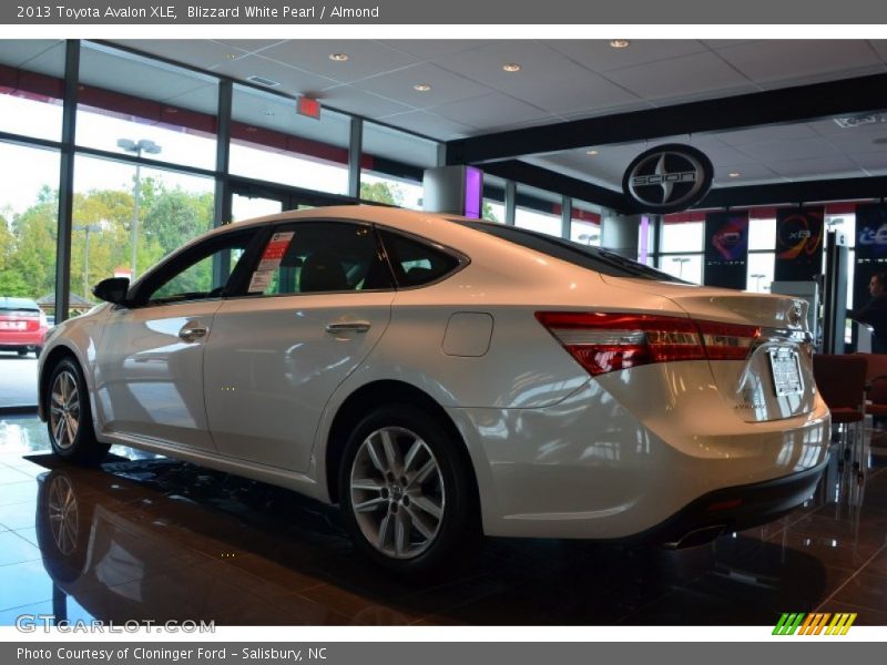 Blizzard White Pearl / Almond 2013 Toyota Avalon XLE
