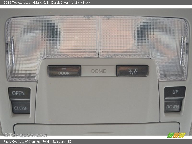 Classic Silver Metallic / Black 2013 Toyota Avalon Hybrid XLE