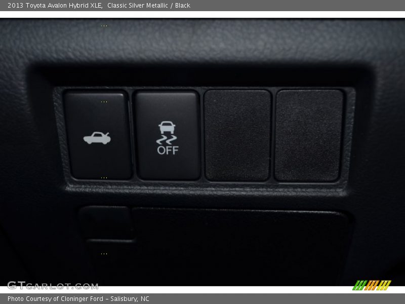 Classic Silver Metallic / Black 2013 Toyota Avalon Hybrid XLE