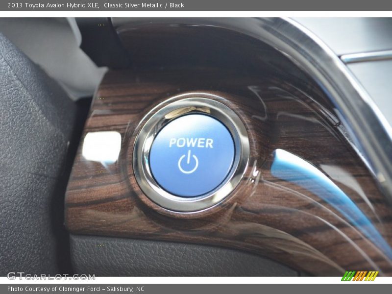 Classic Silver Metallic / Black 2013 Toyota Avalon Hybrid XLE