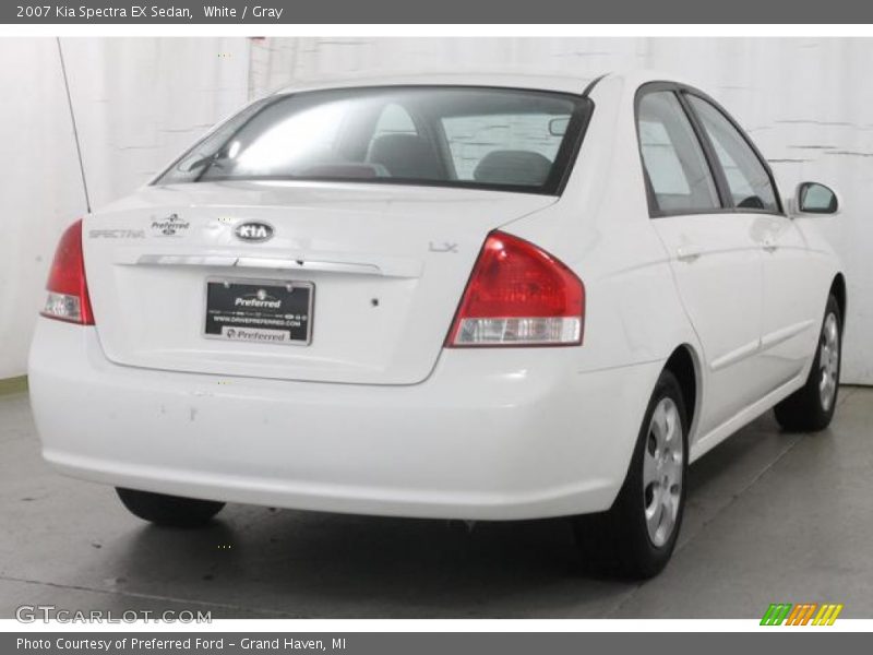 White / Gray 2007 Kia Spectra EX Sedan
