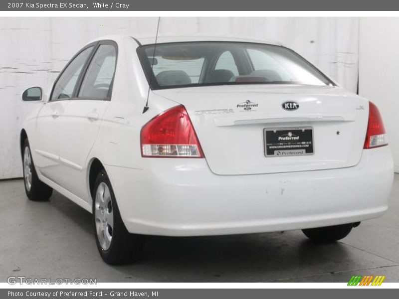 White / Gray 2007 Kia Spectra EX Sedan