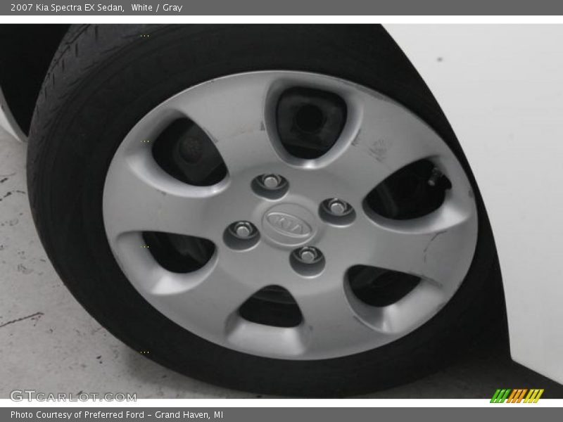 White / Gray 2007 Kia Spectra EX Sedan