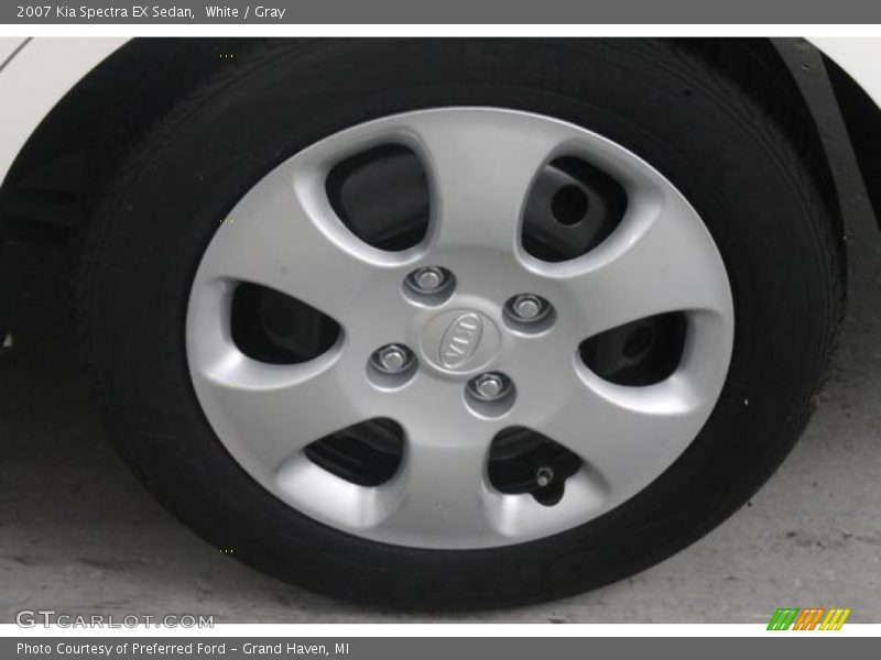 White / Gray 2007 Kia Spectra EX Sedan