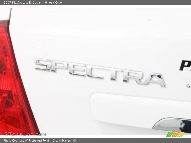 White / Gray 2007 Kia Spectra EX Sedan
