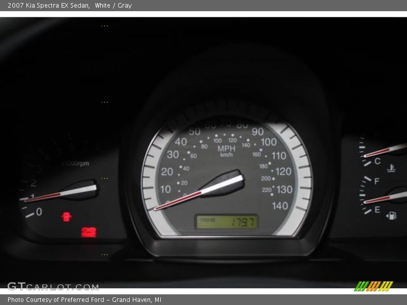 White / Gray 2007 Kia Spectra EX Sedan