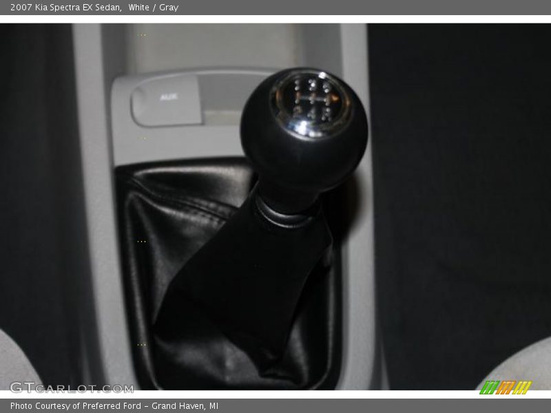 White / Gray 2007 Kia Spectra EX Sedan