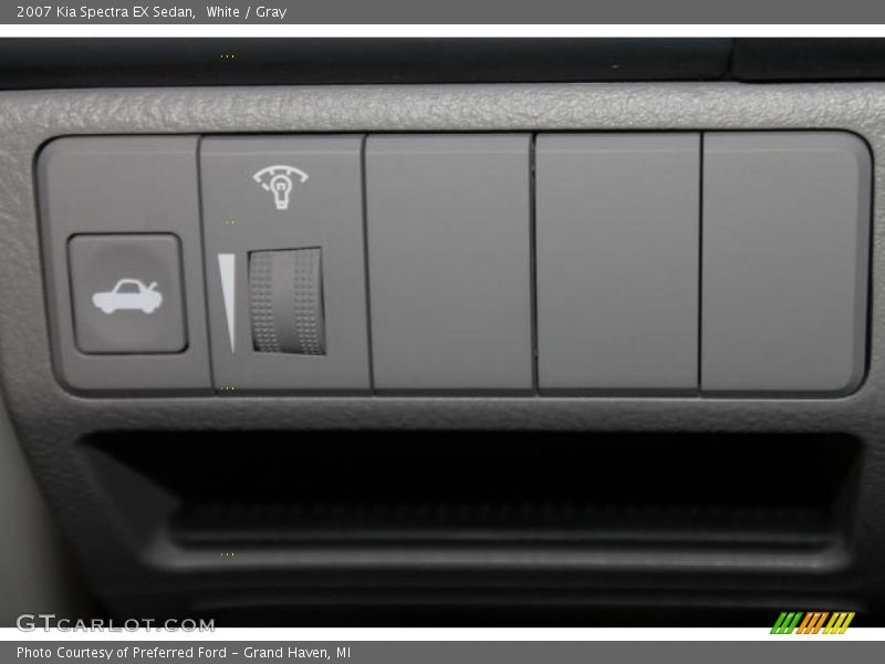 White / Gray 2007 Kia Spectra EX Sedan