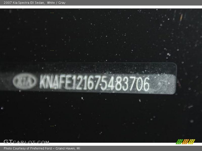 White / Gray 2007 Kia Spectra EX Sedan