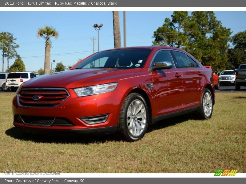 Front 3/4 View of 2013 Taurus Limited