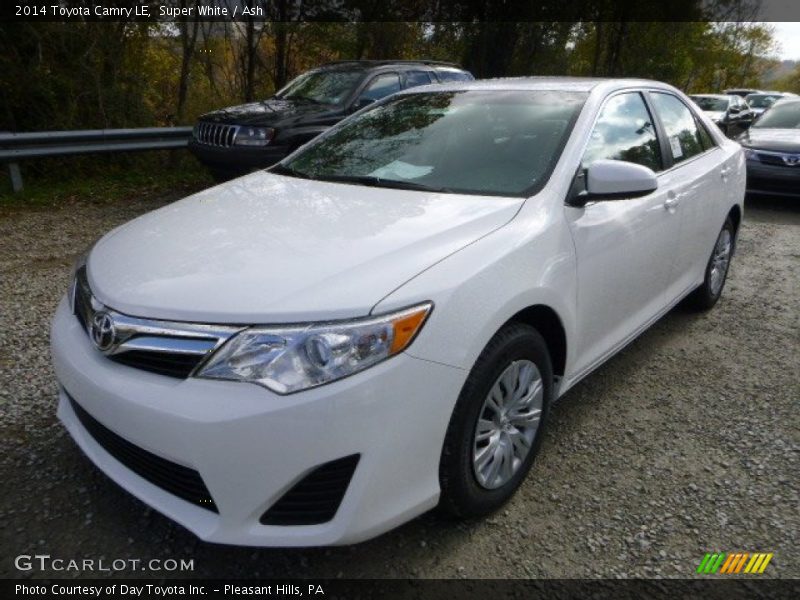 Front 3/4 View of 2014 Camry LE