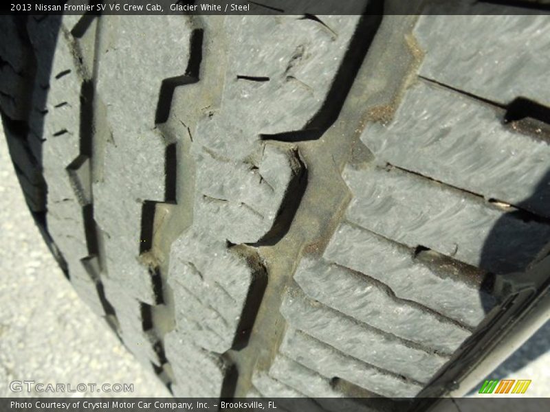 Glacier White / Steel 2013 Nissan Frontier SV V6 Crew Cab