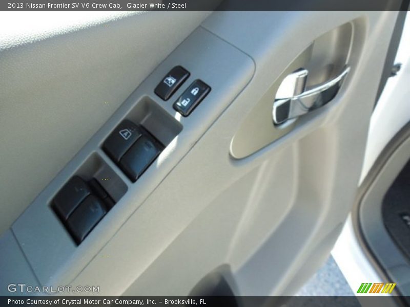 Glacier White / Steel 2013 Nissan Frontier SV V6 Crew Cab