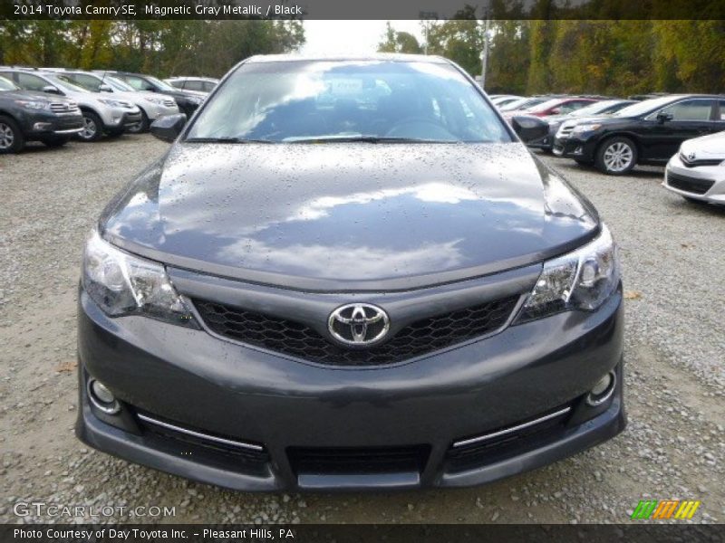Magnetic Gray Metallic / Black 2014 Toyota Camry SE
