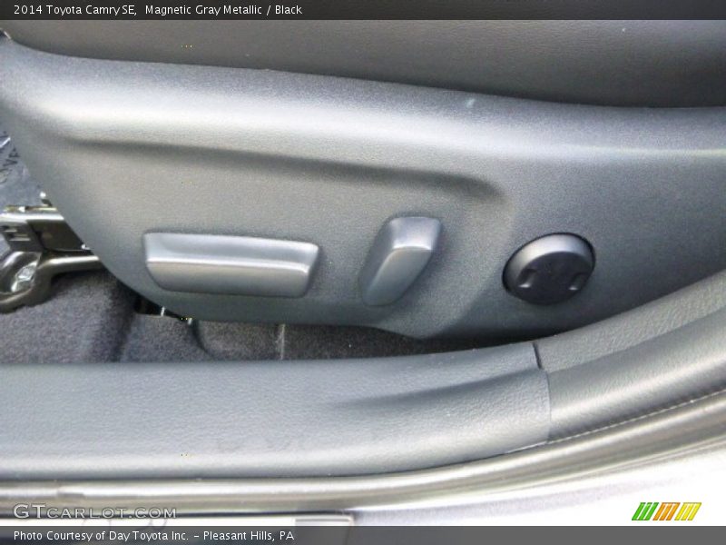 Magnetic Gray Metallic / Black 2014 Toyota Camry SE