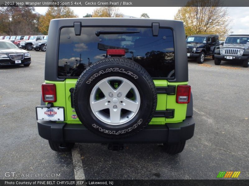 Gecko Green Pearl / Black 2013 Jeep Wrangler Unlimited Sport S 4x4