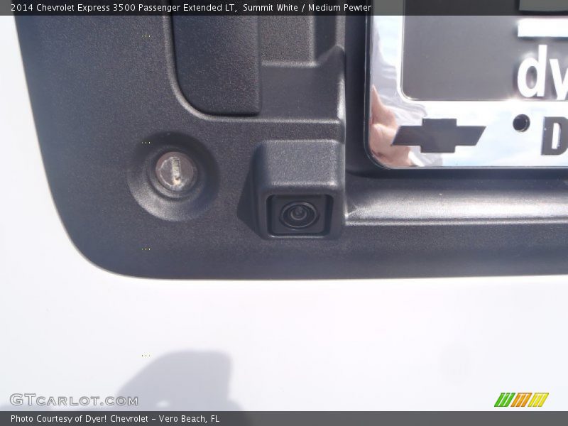 Summit White / Medium Pewter 2014 Chevrolet Express 3500 Passenger Extended LT