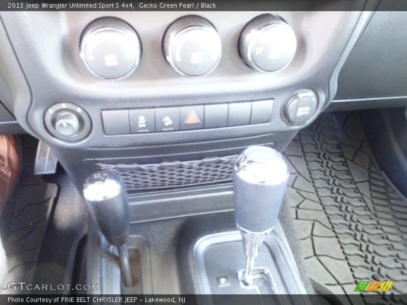 Gecko Green Pearl / Black 2013 Jeep Wrangler Unlimited Sport S 4x4