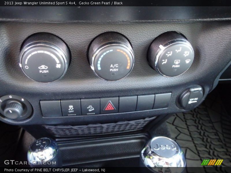 Gecko Green Pearl / Black 2013 Jeep Wrangler Unlimited Sport S 4x4