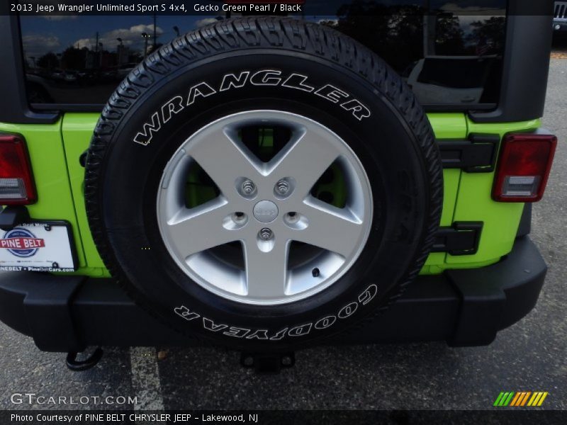 Gecko Green Pearl / Black 2013 Jeep Wrangler Unlimited Sport S 4x4