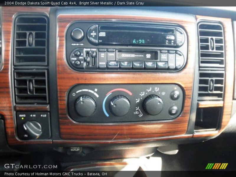 Bright Silver Metallic / Dark Slate Gray 2004 Dodge Dakota Sport Quad Cab 4x4
