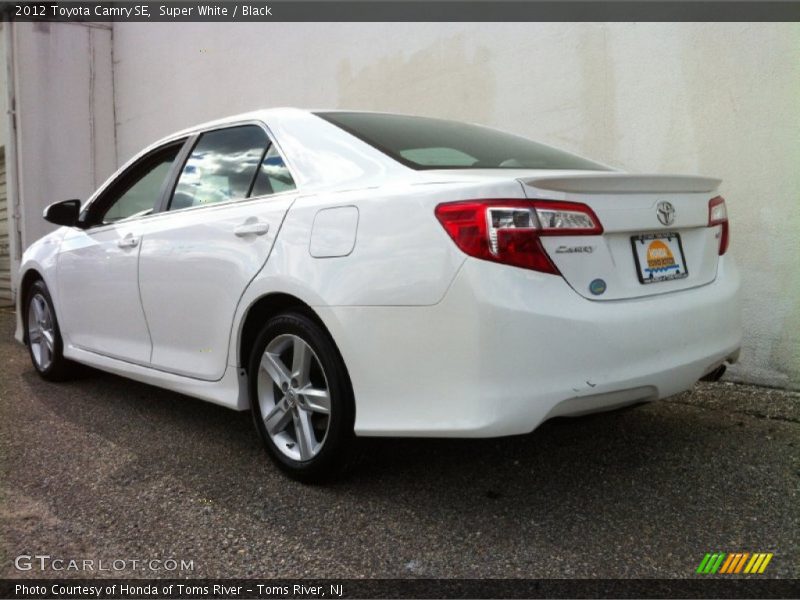 Super White / Black 2012 Toyota Camry SE