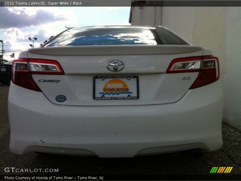 Super White / Black 2012 Toyota Camry SE