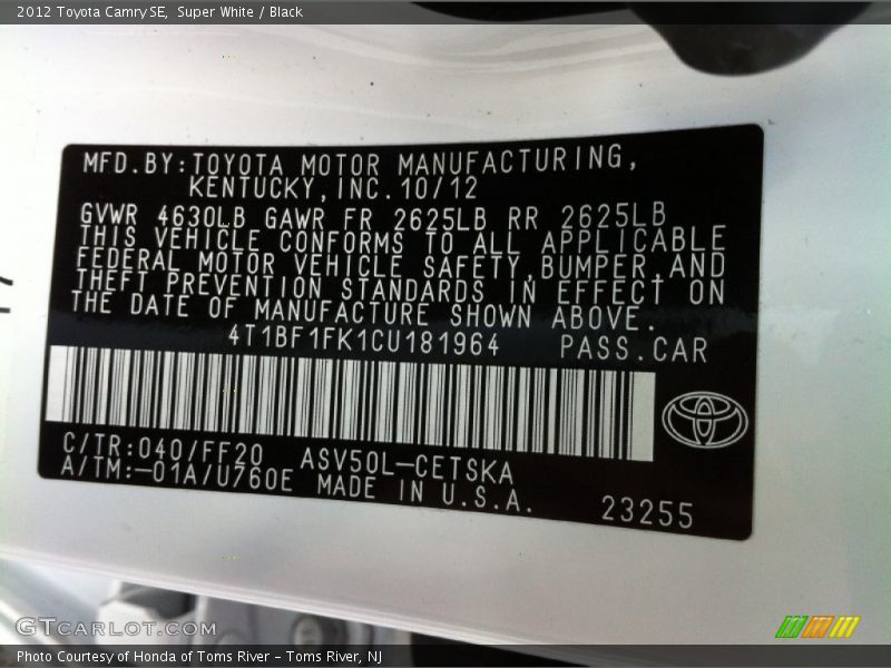 Super White / Black 2012 Toyota Camry SE