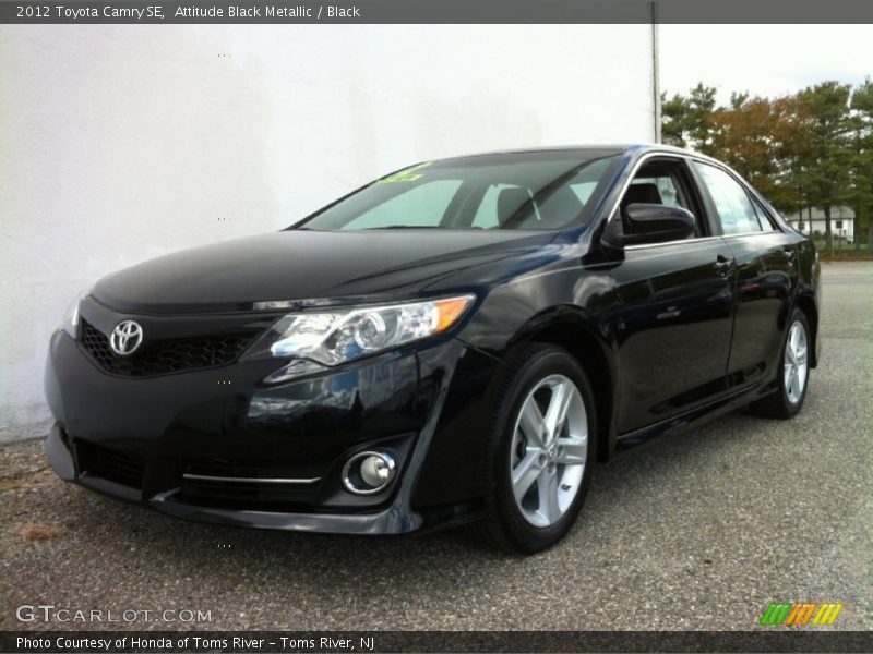 Front 3/4 View of 2012 Camry SE