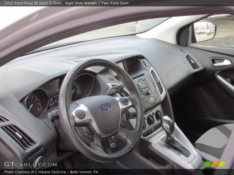 Ingot Silver Metallic / Two-Tone Sport 2012 Ford Focus SE Sport 5-Door
