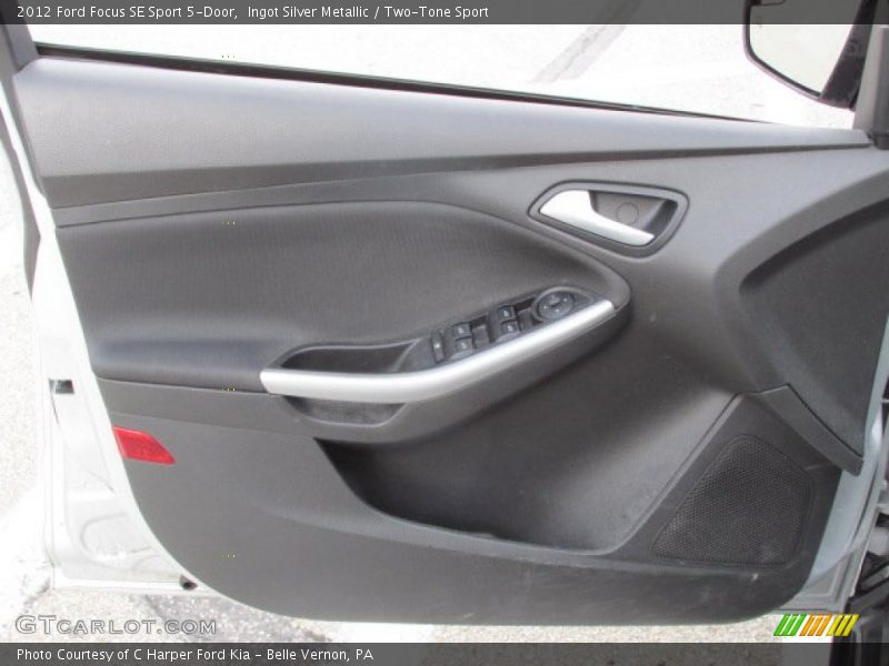 Ingot Silver Metallic / Two-Tone Sport 2012 Ford Focus SE Sport 5-Door
