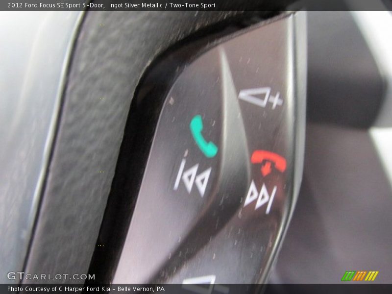 Ingot Silver Metallic / Two-Tone Sport 2012 Ford Focus SE Sport 5-Door
